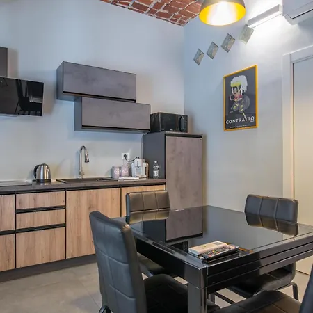 & Queen Apartment *