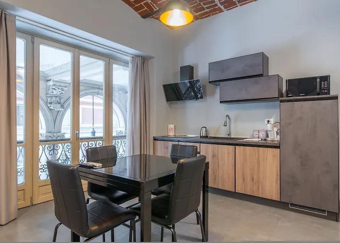 아파트 & Queen By Toh Solution