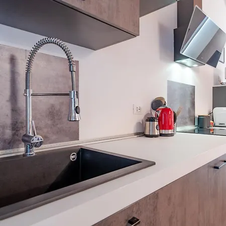 Appartement & Queen By Toh Solution