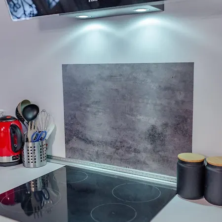 & Queen By Toh Solution * تورينو